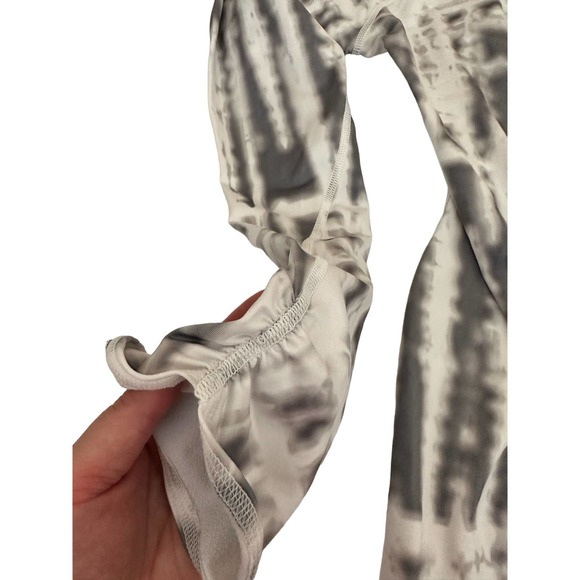 Women XL under armour high neckline zip pullover long sleeve workout top shirt - Picture 10 of 11